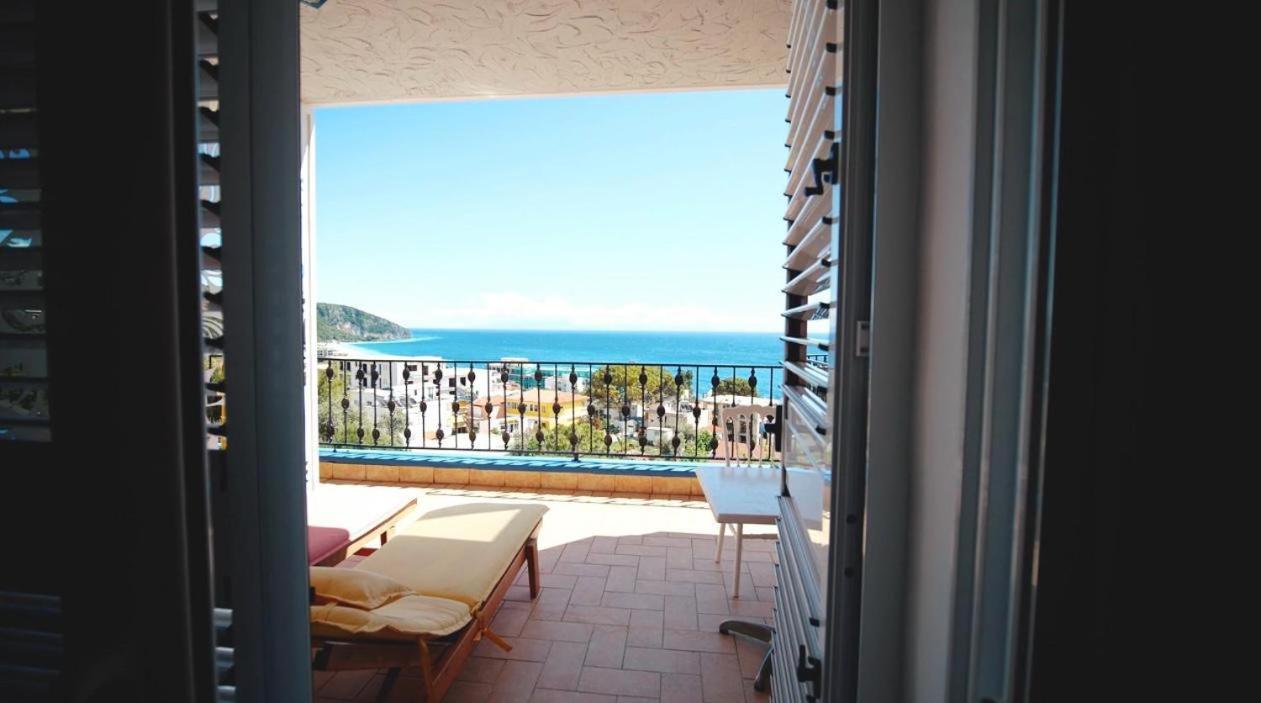 Exclusive Greccia Inn Dhërmi Rum bild